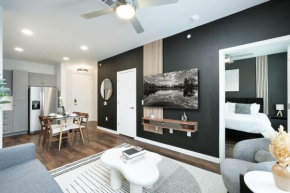 Chic 1BR-w Parking Pool Near Rvrwlk Conv Ctr